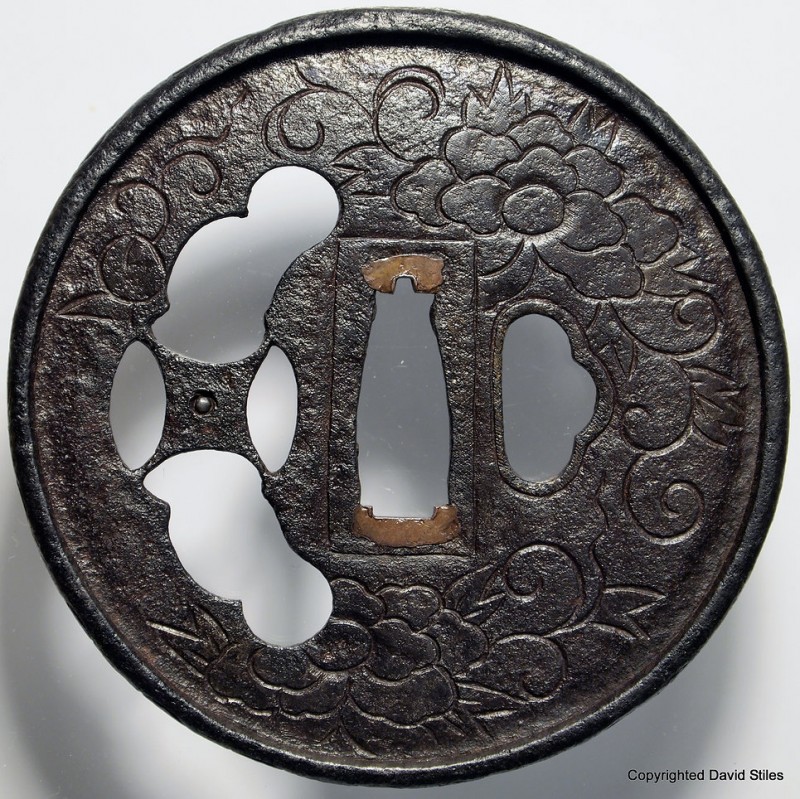 Edo Period Tsuba – Nanban Style Armorsmith Tsuba
 
Japanese Title: 牡丹唐草に蝶文小透図鍔  ...