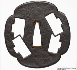 source : http://www.rkgphotos.com/sale_stuff/sale_tsuba_final_new.htm