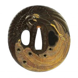 a magnificent piece by Takase Eiju (高瀬栄寿) depicting a peacock that occupies the entire plate ...