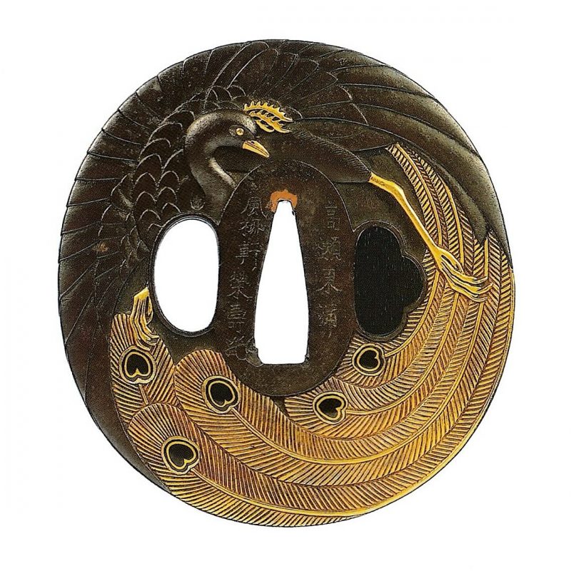 a magnificent piece by Takase Eiju (高瀬栄寿) depicting a peacock that occupies the entire plate ...
