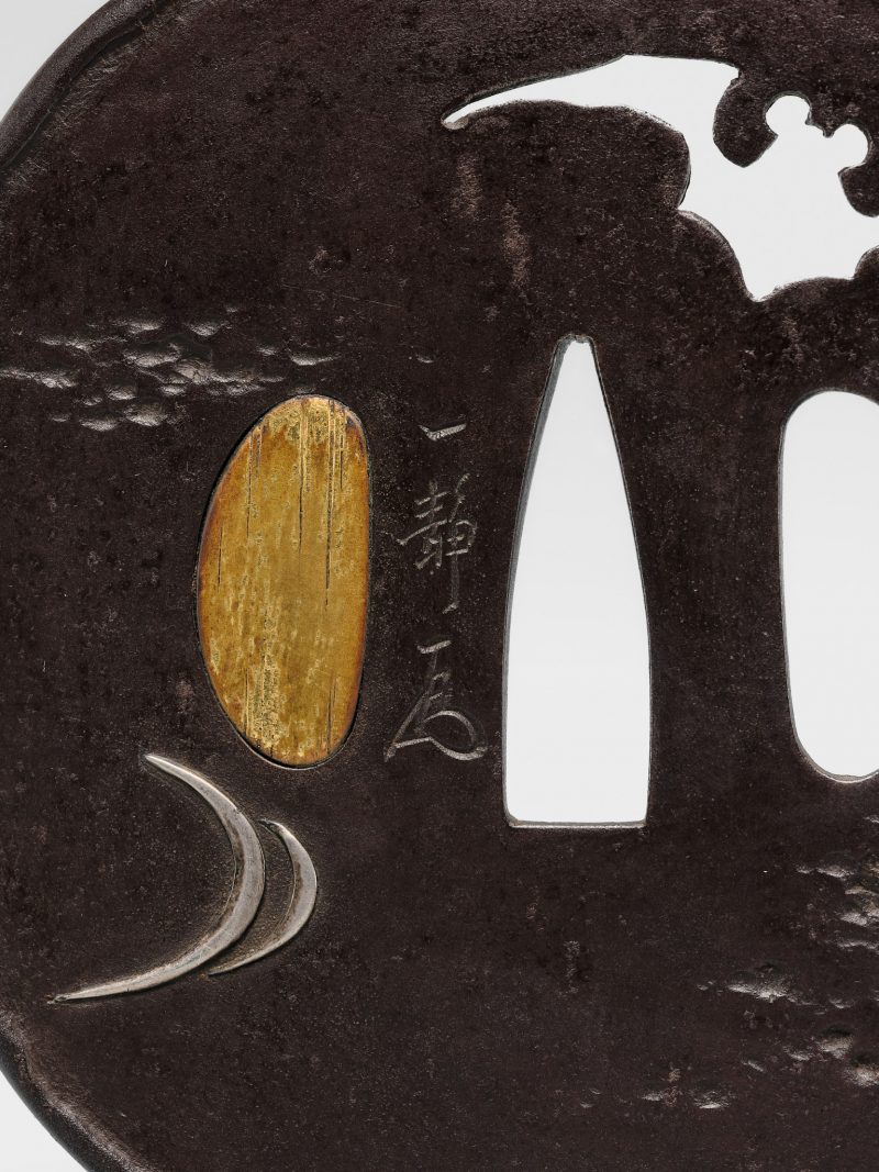 By Morita Issei, signed Issei and kakihan
Japan, c. 1930

Of nadekakugata form, with two kozuka  ...
