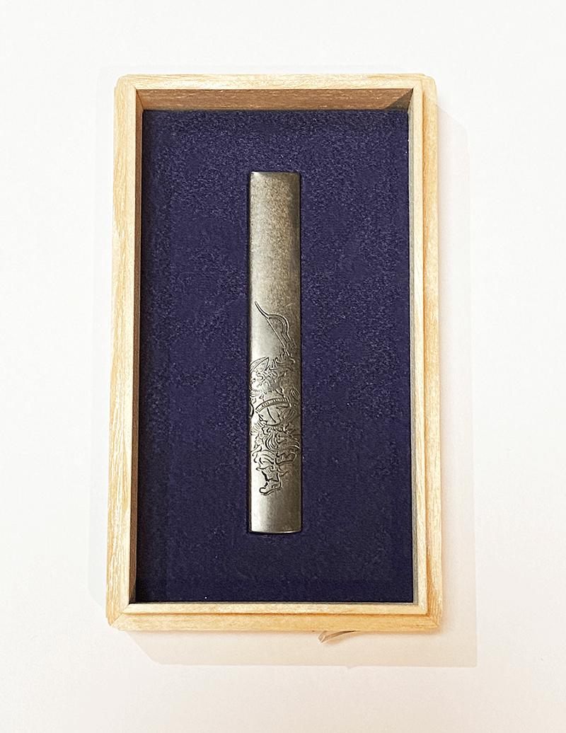Made by Yokoya Sōmin (横谷宗珉作, よこや そうみん)

Tokubetsu Hozon Designated Kozuka (Special P ...